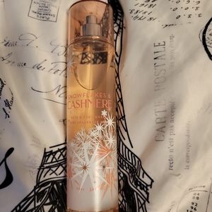 Snowflakes and Cashmere Bath and Body Works Perfume
